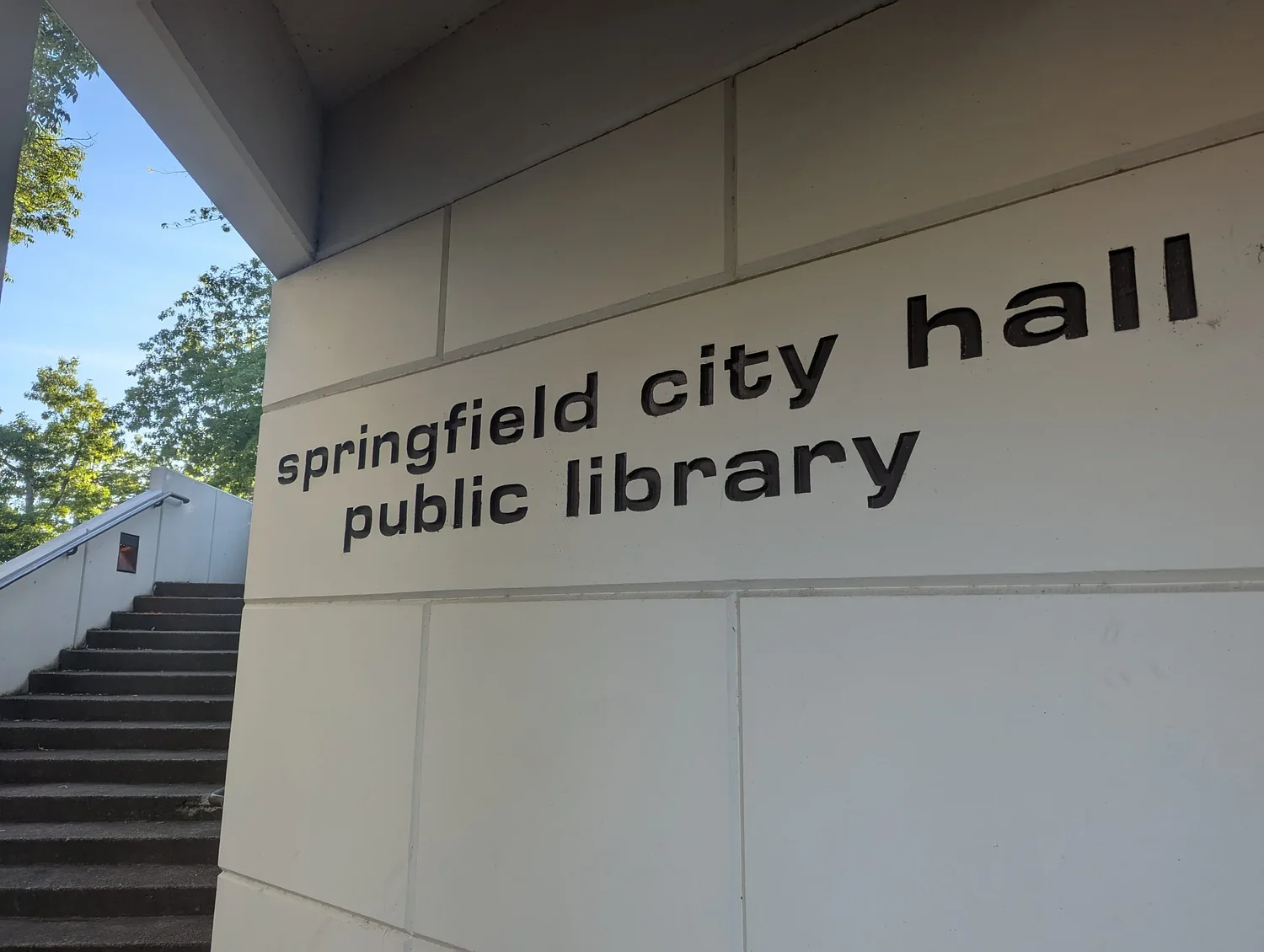 Springfield mayor, city manager acknowledge public concerns about possible library cuts