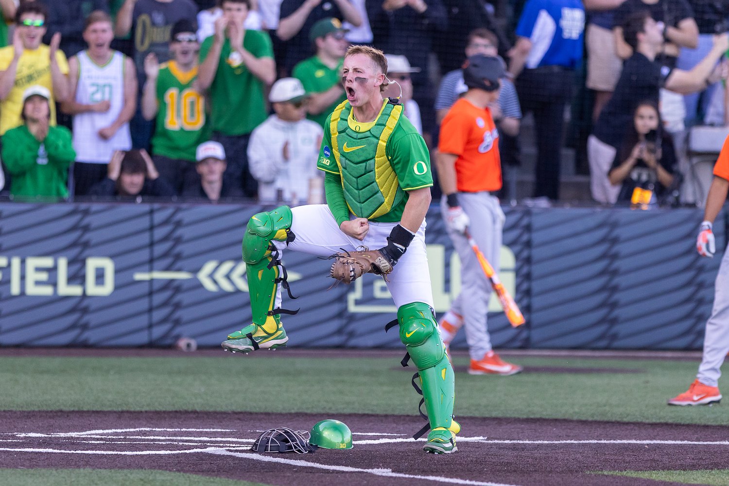 Former Oregon catcher Burke-Lee Mabeus signs with SEC team