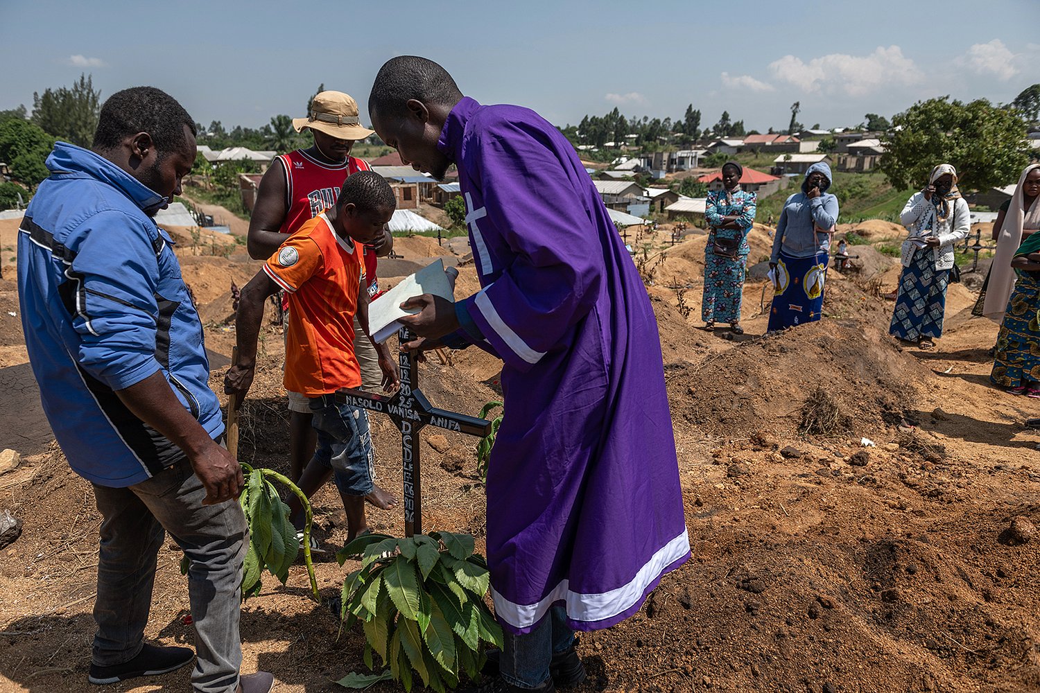 As Ebola spreads in war-torn eastern Congo, faith leaders adapt  