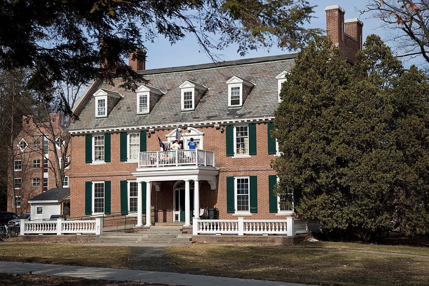 Fraternity pulls plan to again house Dartmouth students