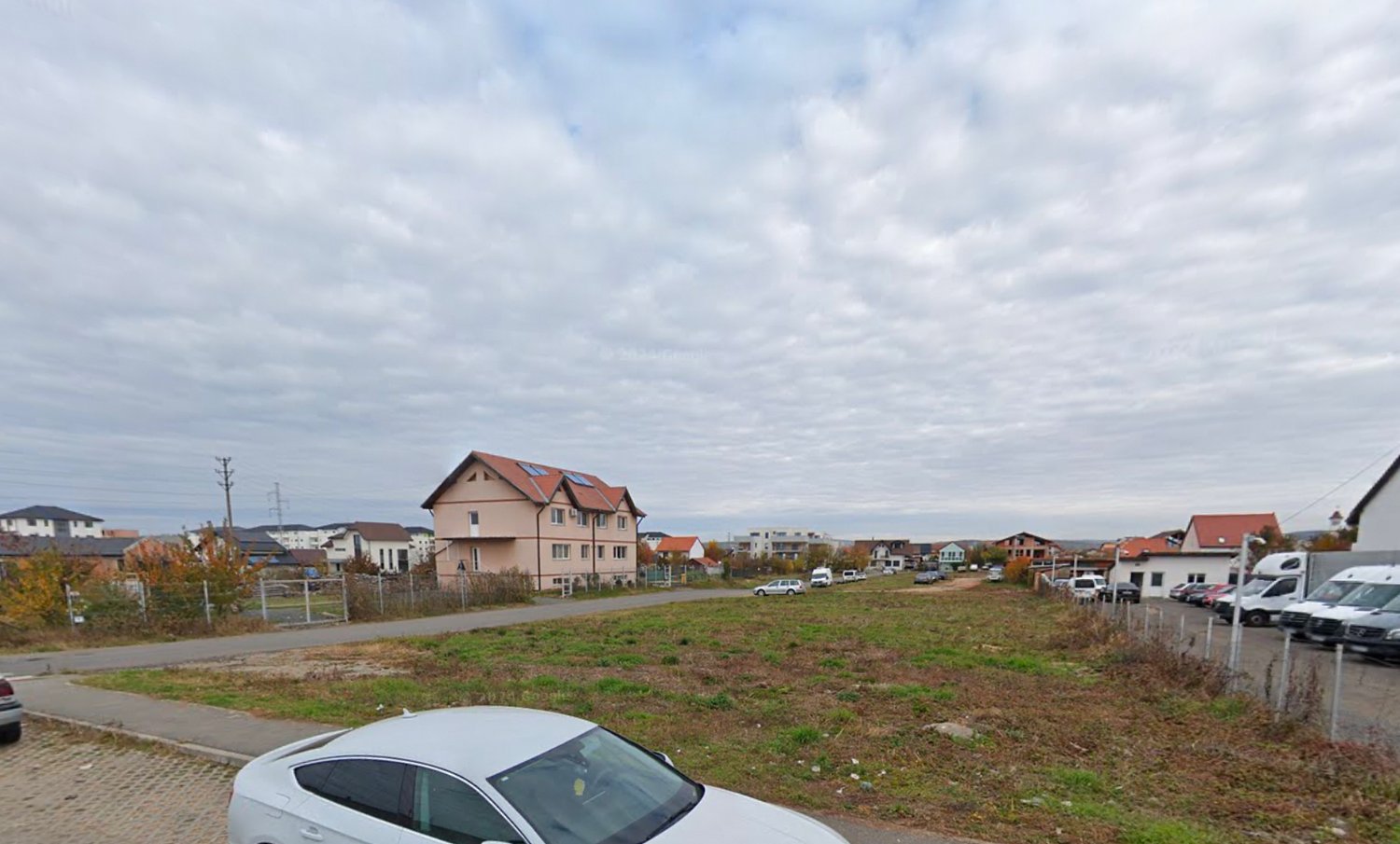Blocuri noi pe unul dintre puținele terenuri rămase libere în Sibiu. Localnicii se opun: „Strada va fi precum Calea Cisnădiei”