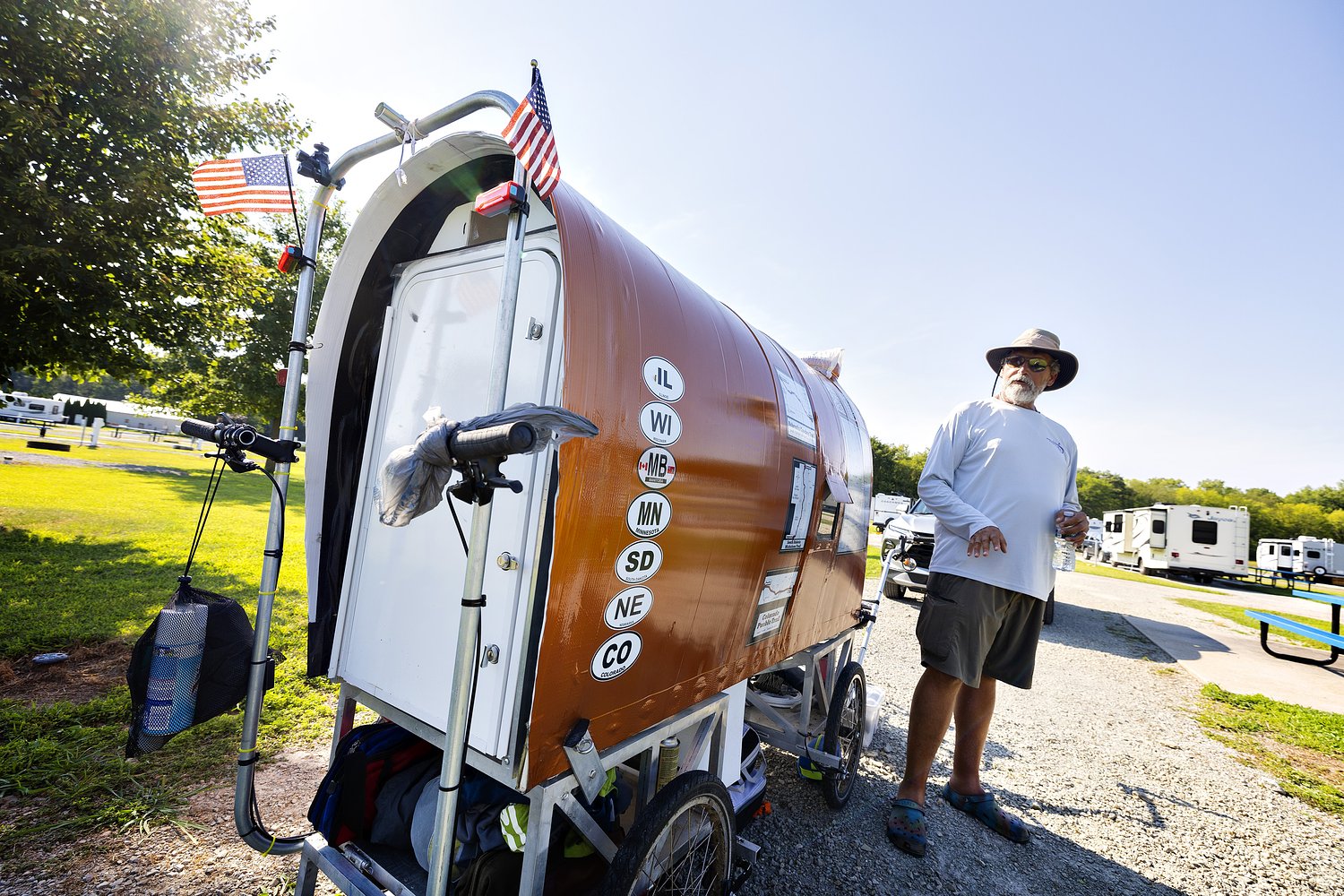 On a mission: Colorado man stops in Rock Falls while walking across America top to bottom