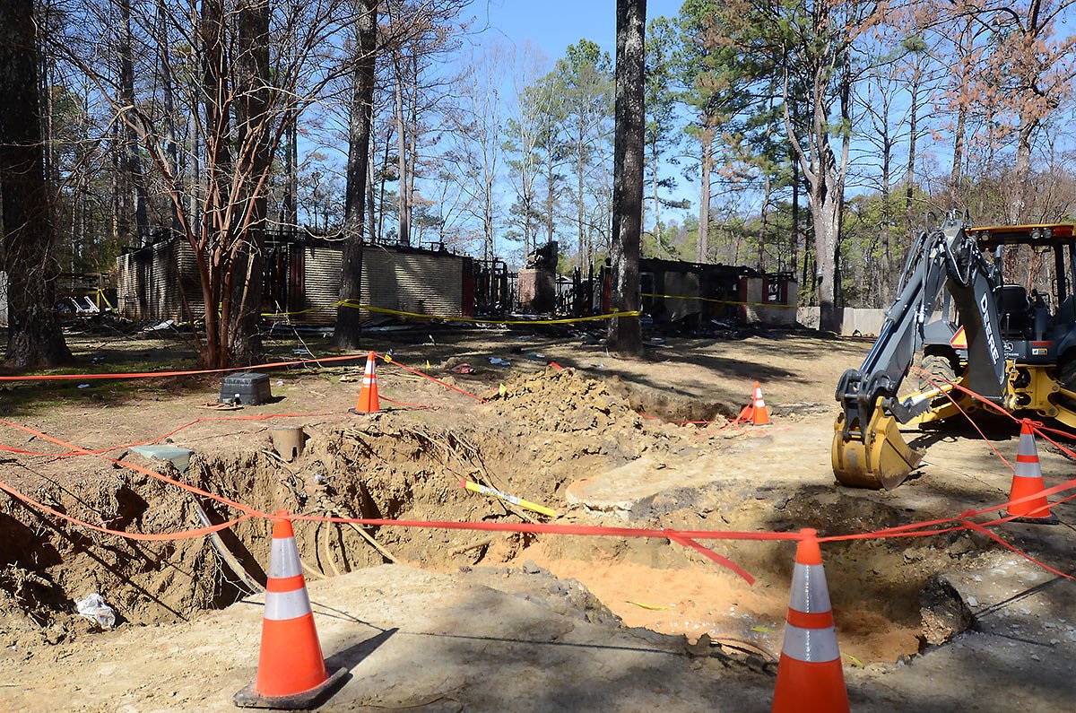 Natural gas pipes pulled loose before deadly explosions in Mississippi, investigators say
