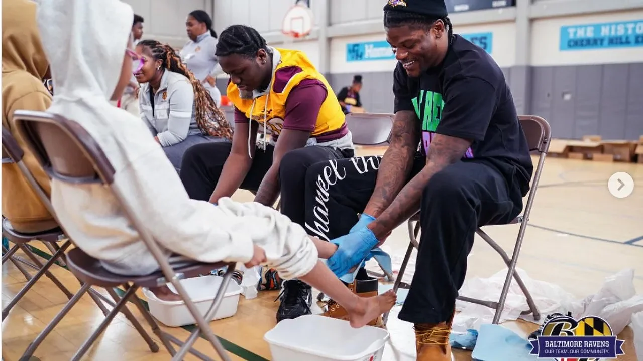 Baltimore Ravens’ gift to schoolkids: Clean feet and new kicks