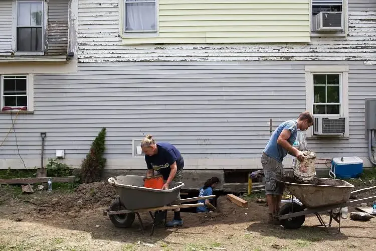 Six Cover Home Repair volunteers earn Spirit of NH awards