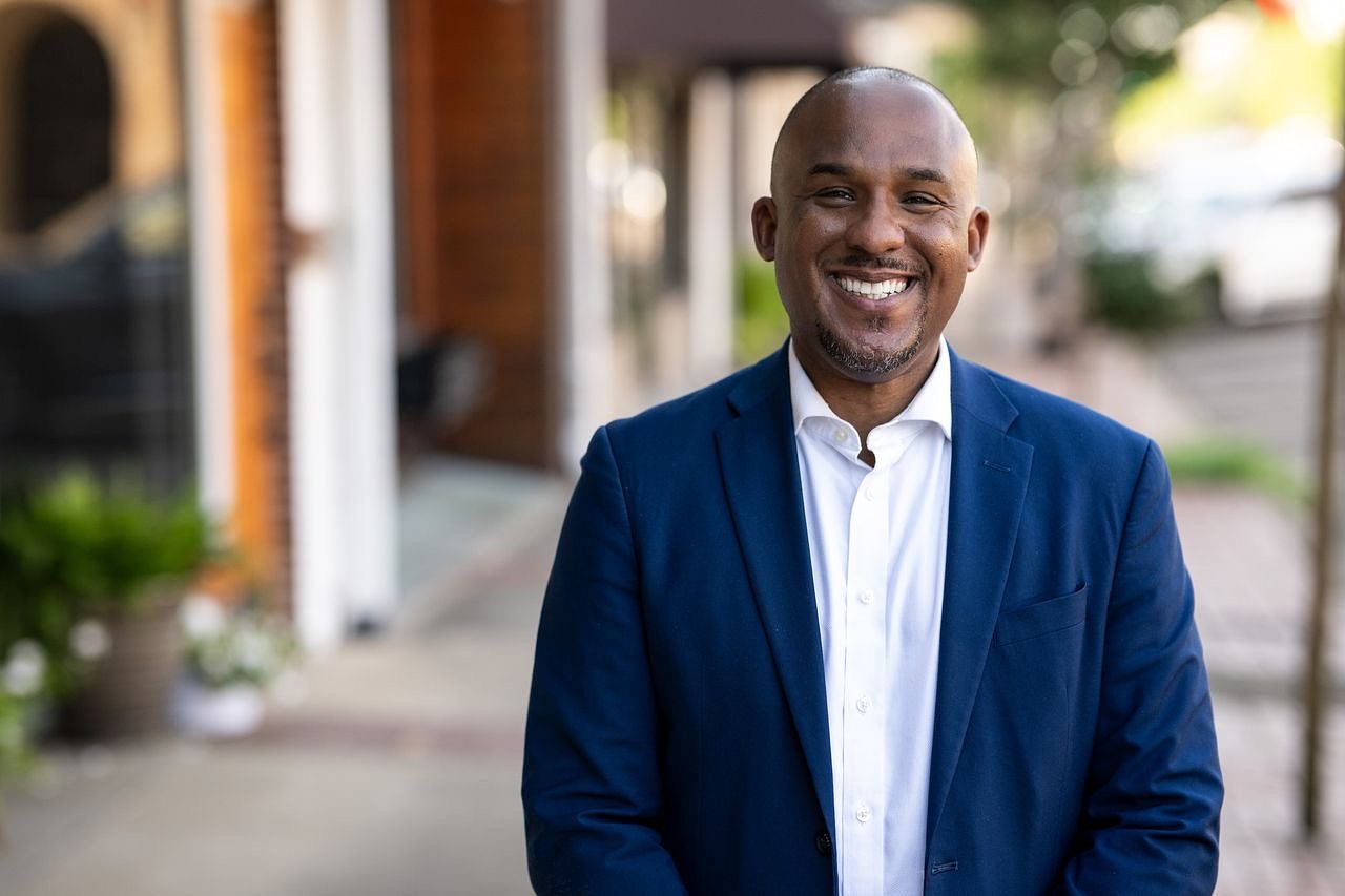 How would Democratic Senate candidate Scott Colom handle the government shutdown? 