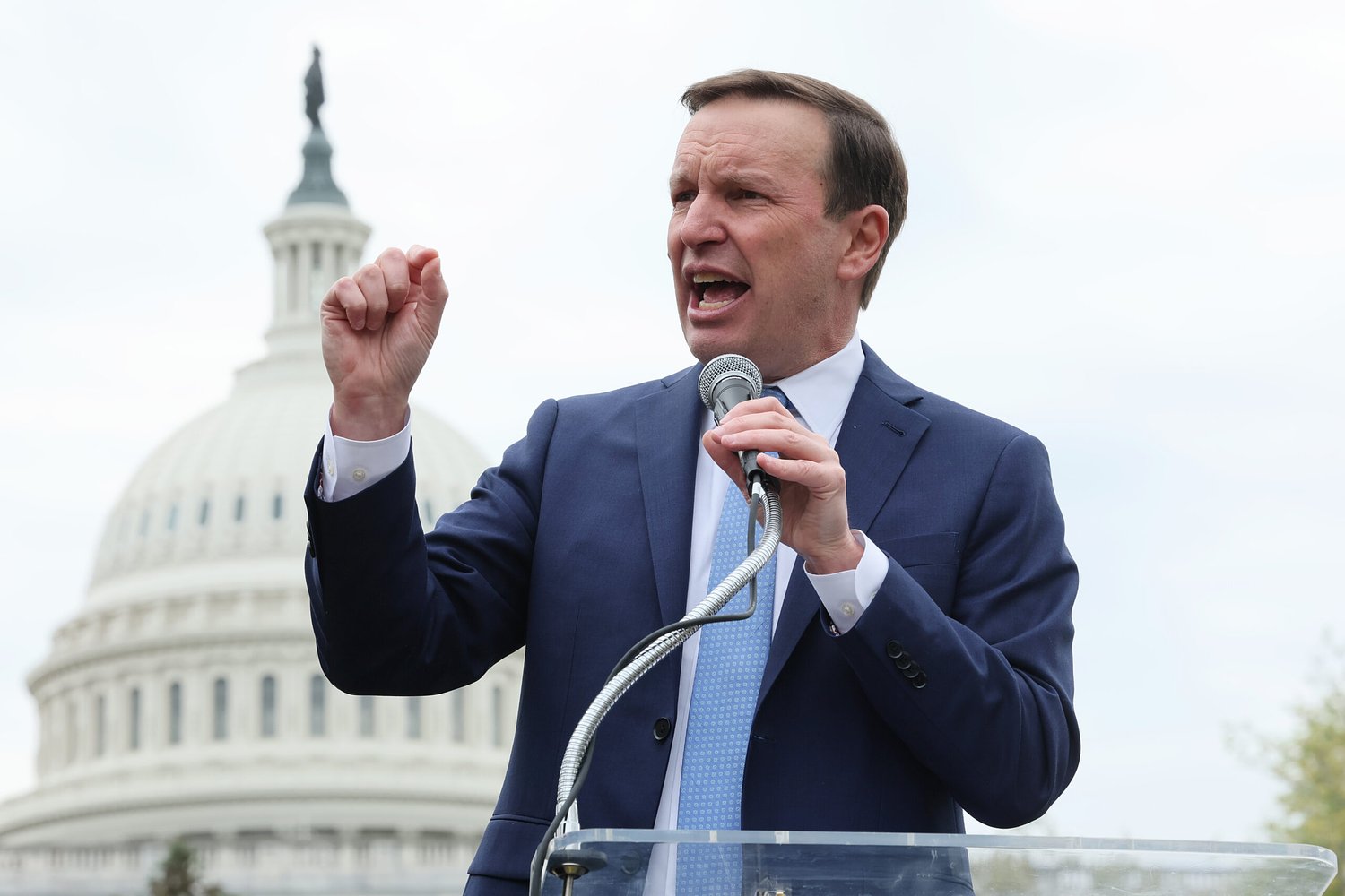 Sen. Chris Murphy applauds Iranian ships against U.S. Navy