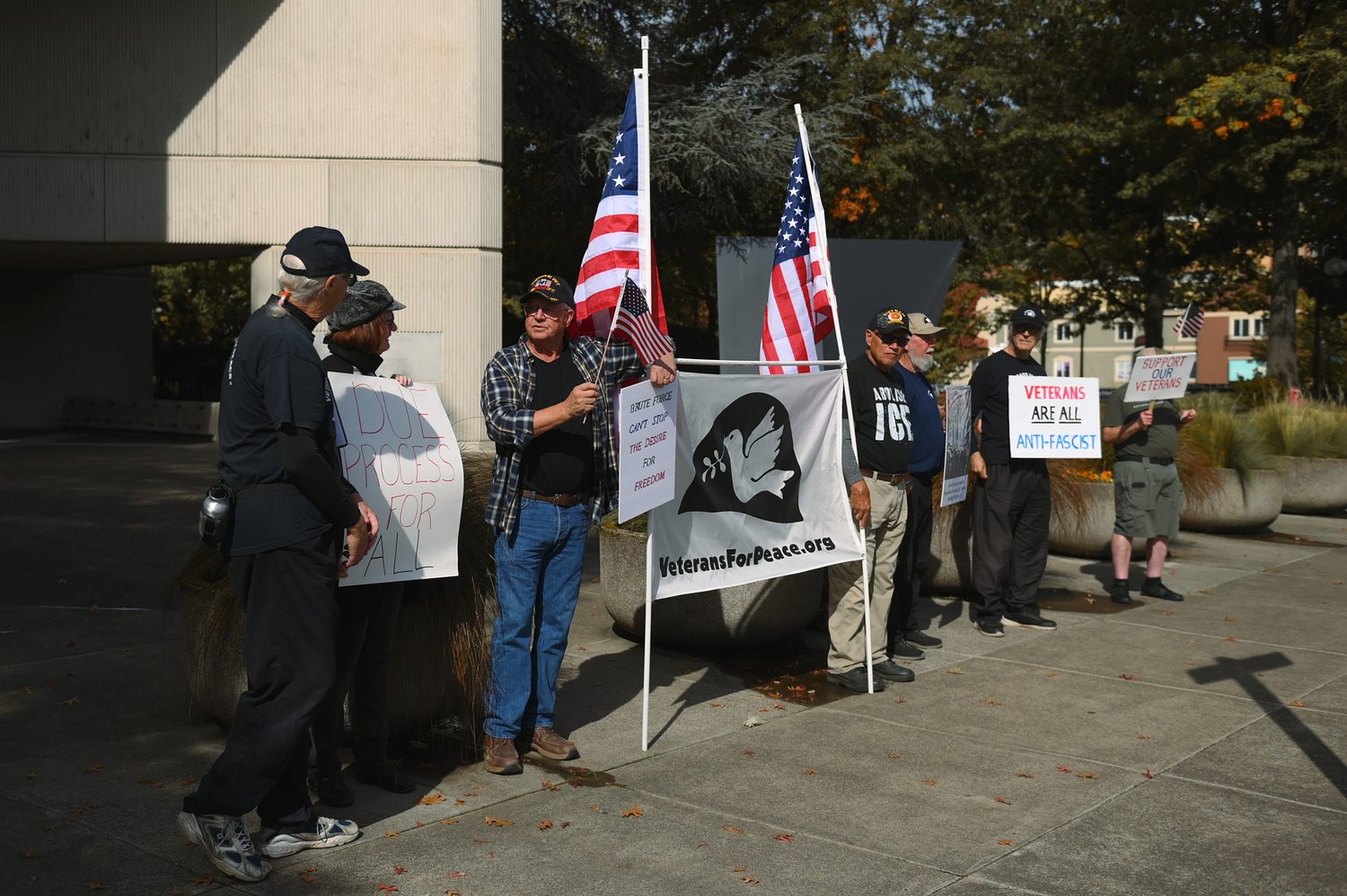 Veterans group protests ICE at Eugene Federal Building