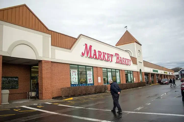 Longtime Market Basket board member and ‘Artie T’ ally removed amid Demoulas feud