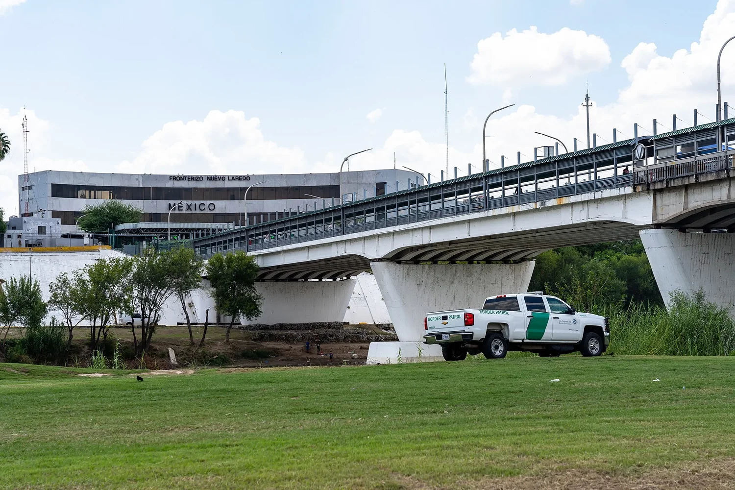 Trump administration plans to build border wall in Laredo, mayor says