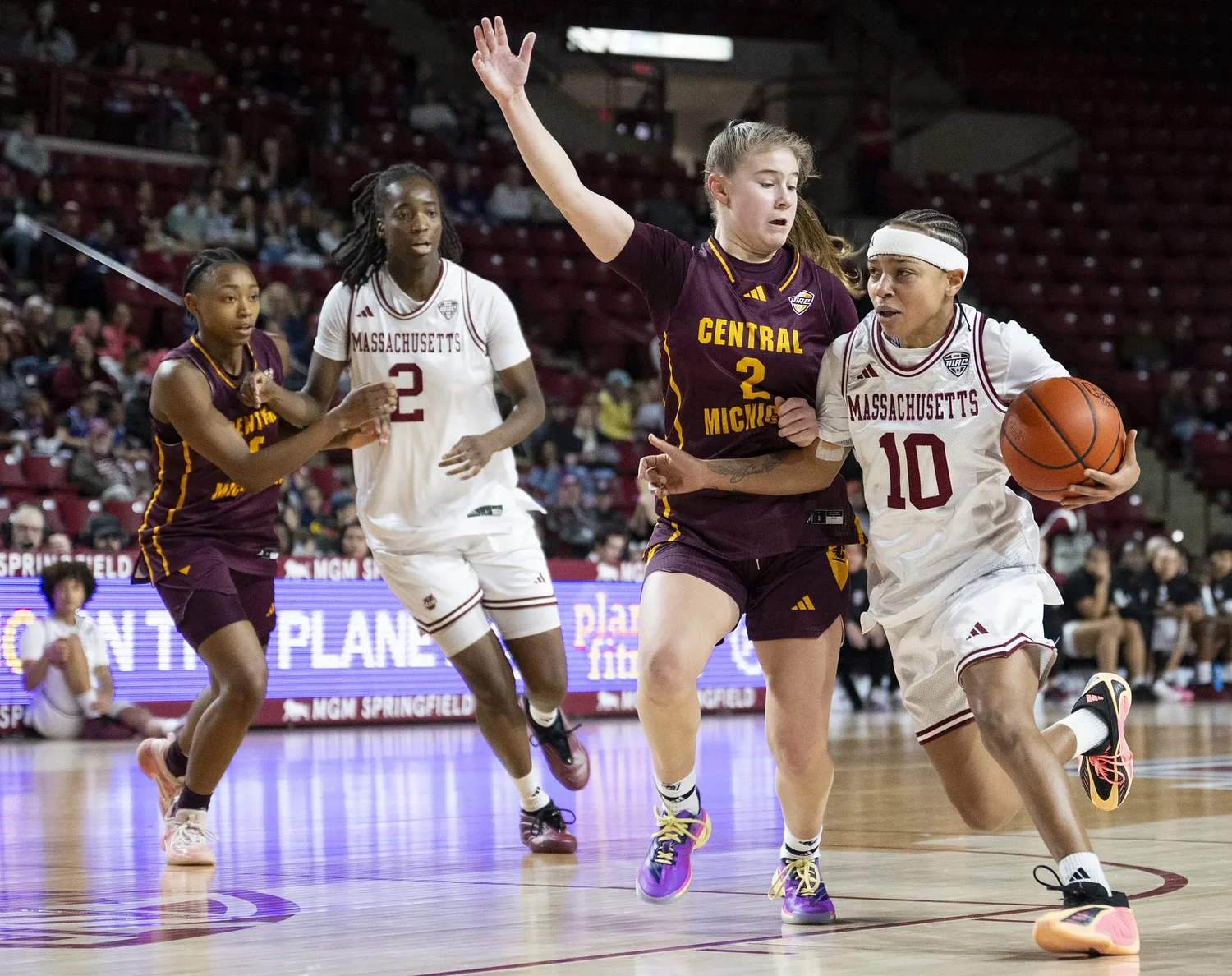 UMass women’s basketball survive Central Michigan comeback bid in 74-72 win