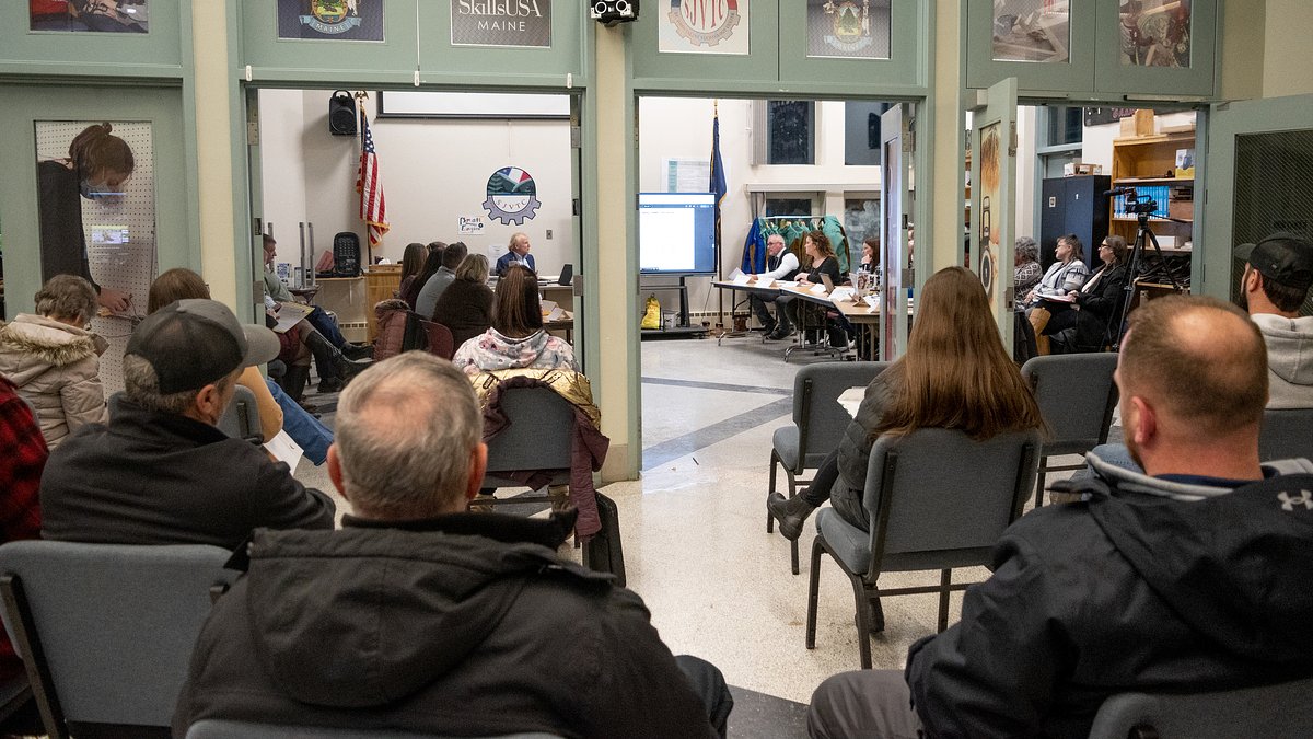 An Aroostook town takes the 1st step to join a neighboring school district