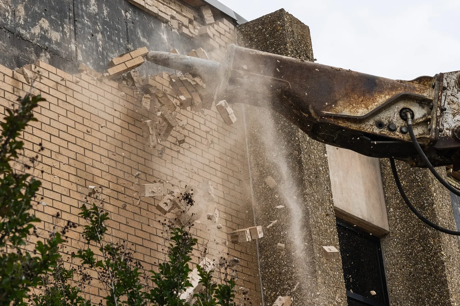 A storied Waco school falls to bulldozers, but the stories will remain