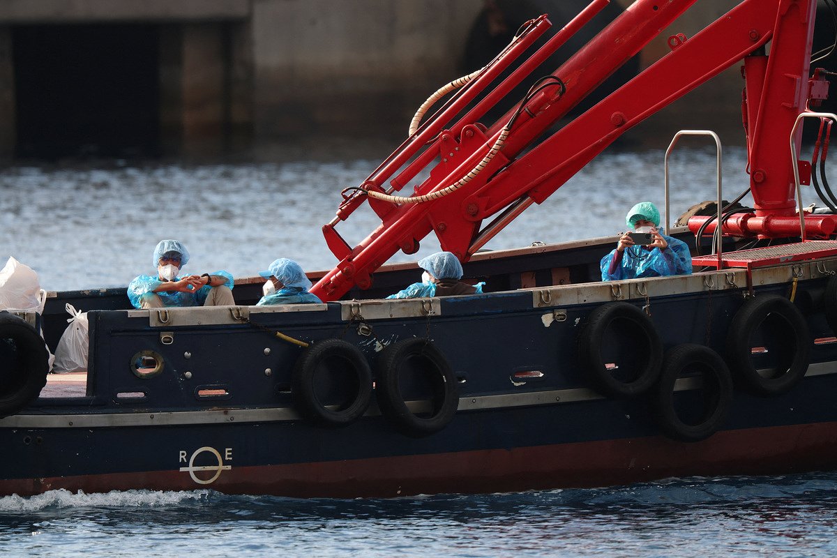 Evacuation flights leave Tenerife after cruise ship virus outbreak