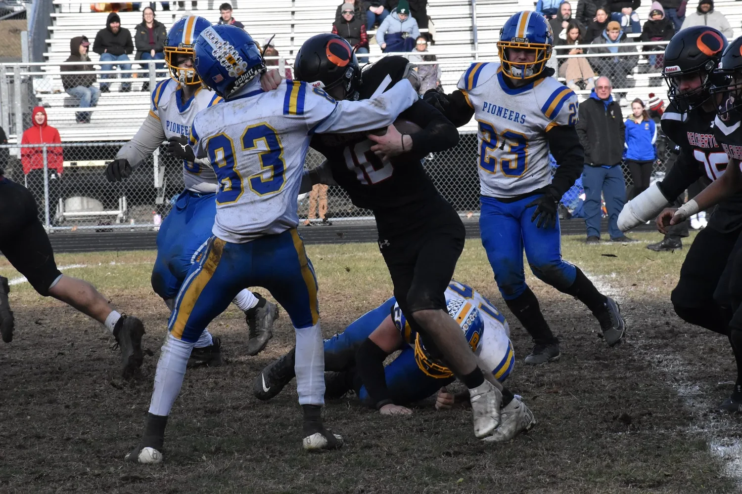 Thanksgiving football: Orioles’ defense saves the day in 17-14 win over Pathfinder