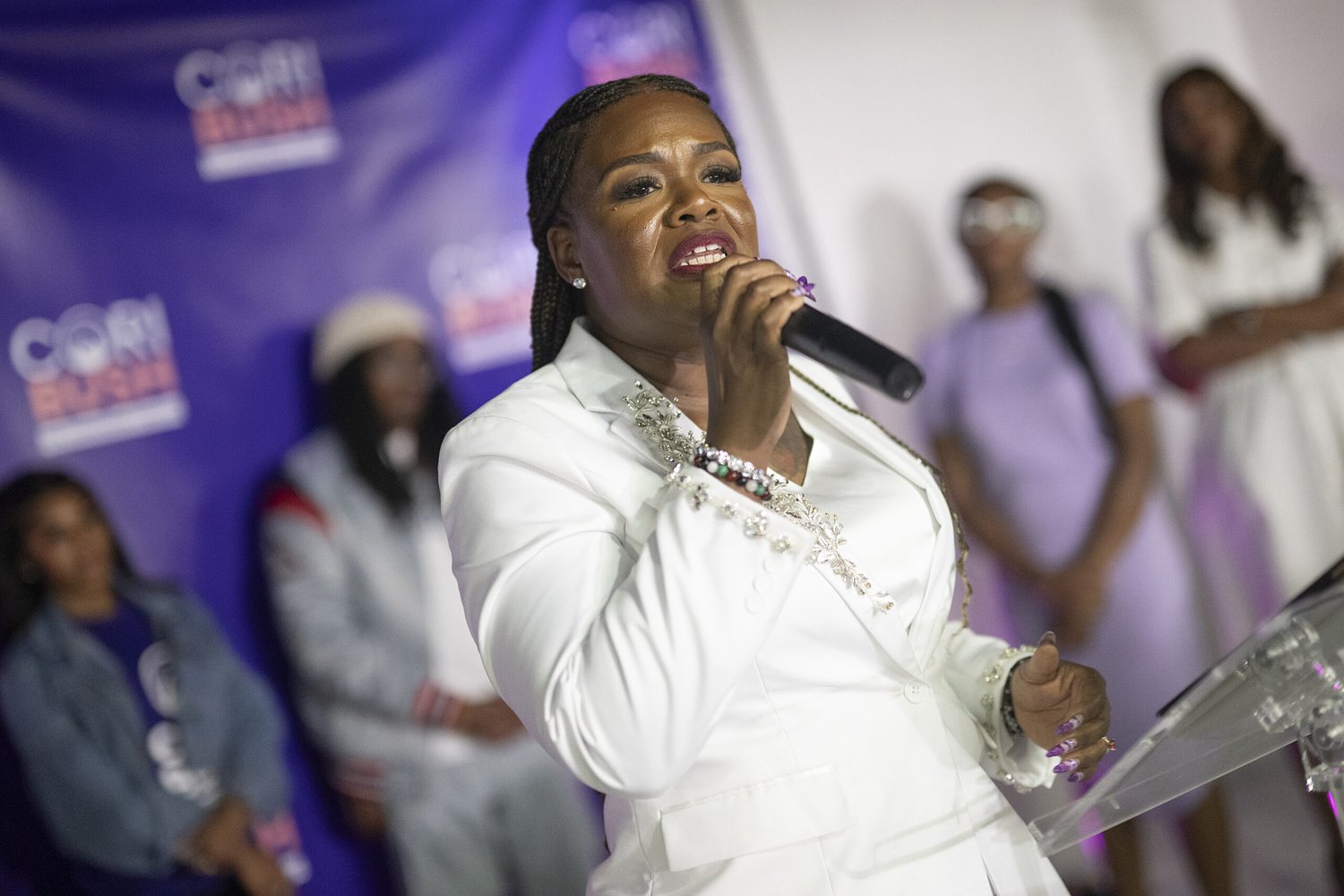 Cori Bush poses for picture with influencer who defended Capital Jewish Museum killings