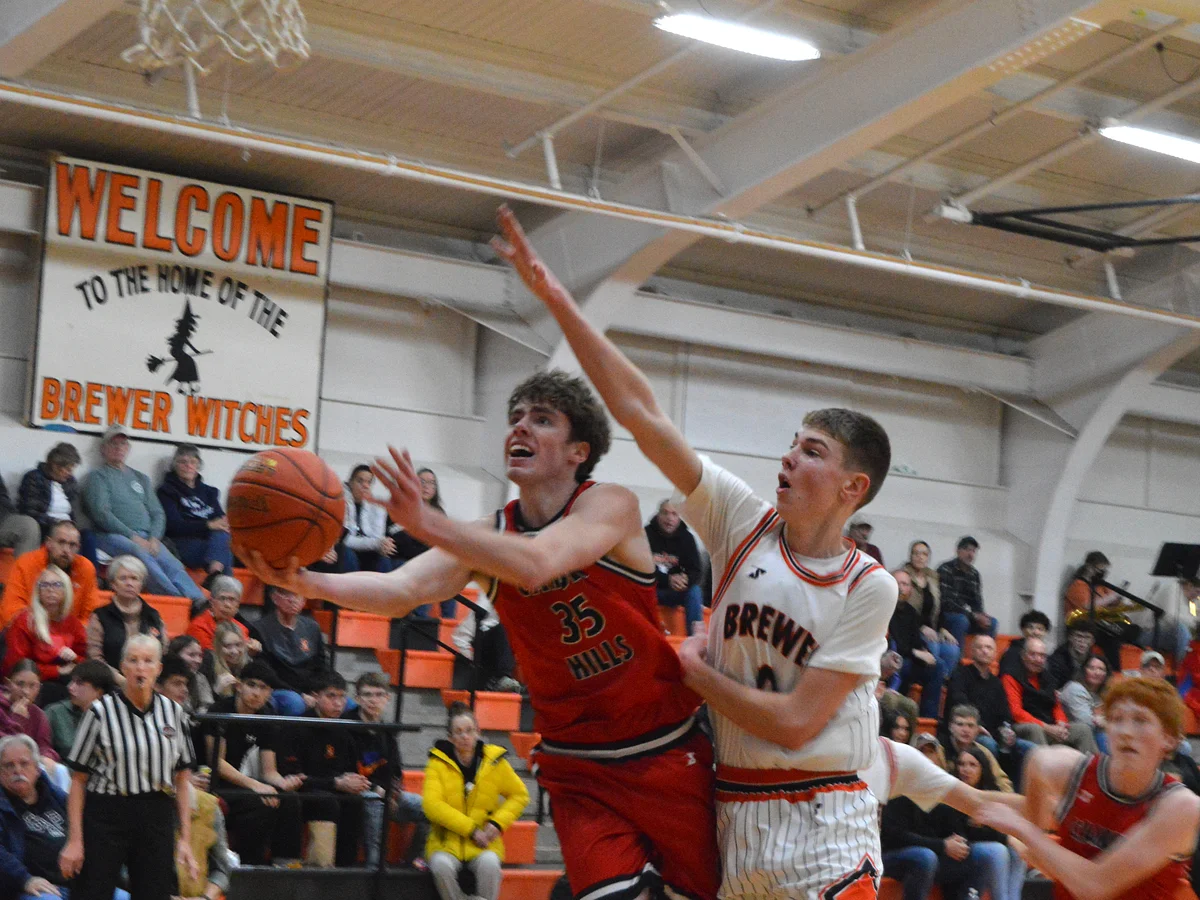 Nolan Ames takes over with 19 points in final quarter to keep Camden Hills unbeaten 