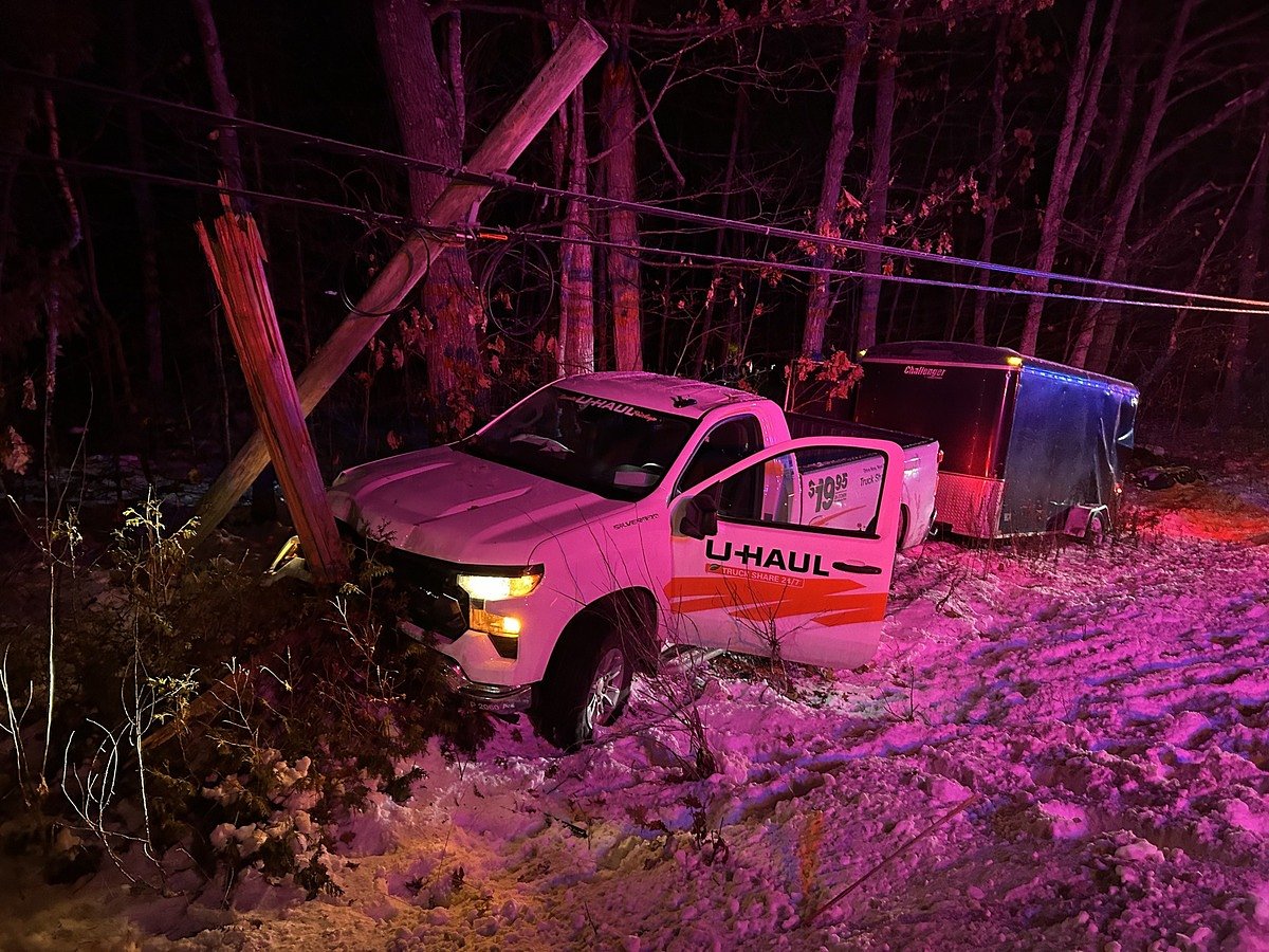 2 injured when rental truck hits utility pole in Dixmont