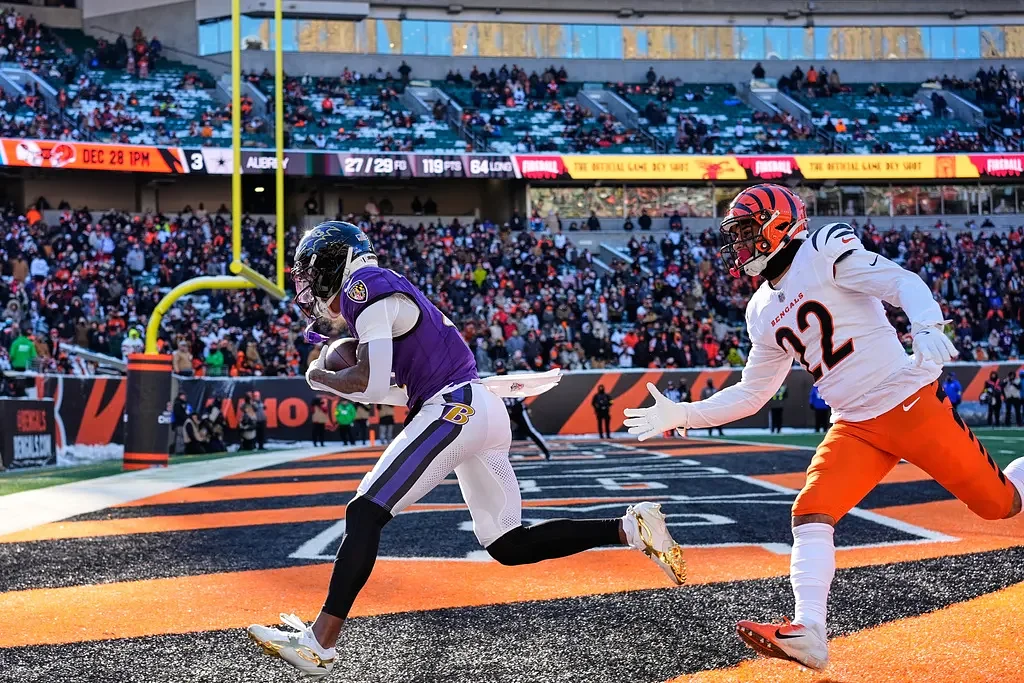 Lamar Jackson's 2 TD passes, long pick-6 propel Ravens to 24-0 win over Bengals