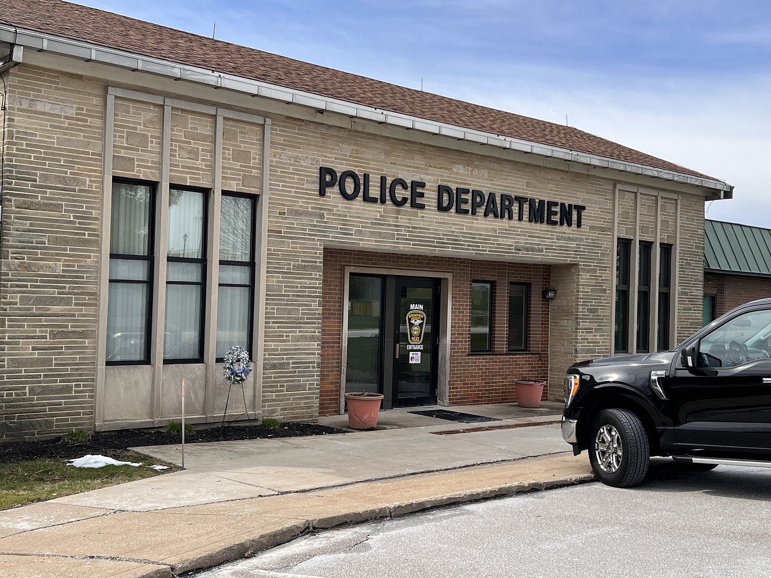 Burglar steals nearly $7,000 worth of jewelry: Broadview Heights Police Blotter