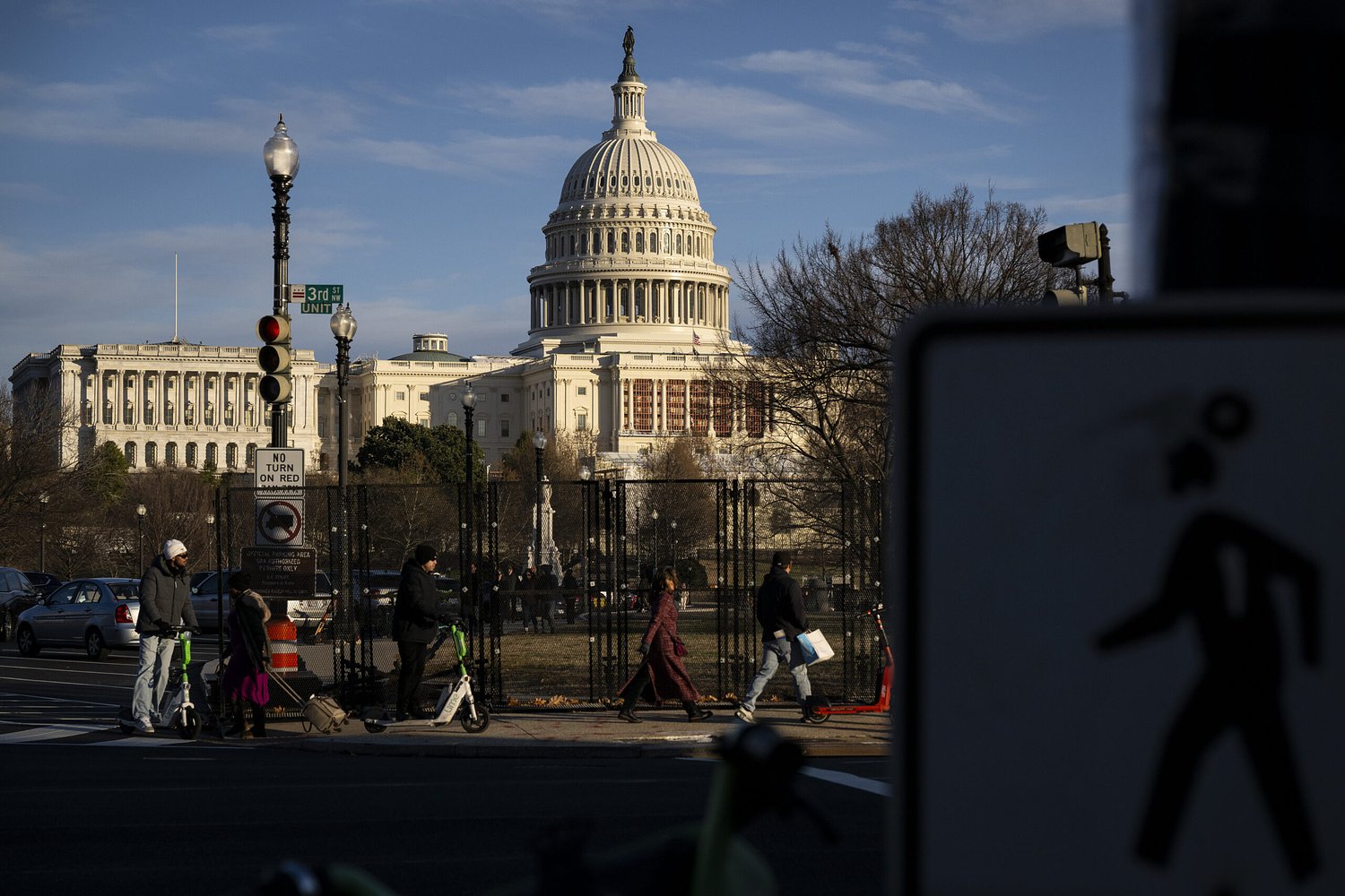 Moderate House Democrats pitch alternative war powers resolution on Iran