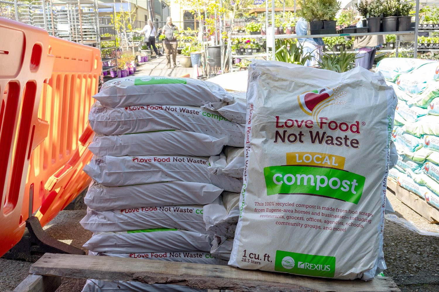 Ask Lookout: What happens to food scraps placed in yard debris bins?