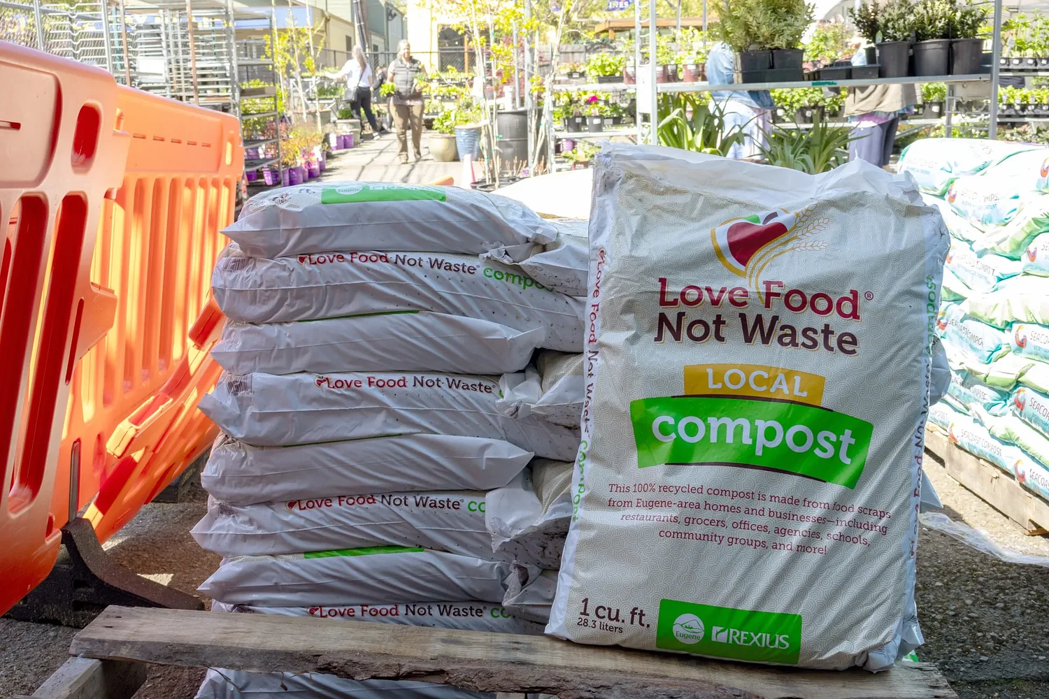 Ask Lookout: What happens to food scraps placed in yard debris bins?
