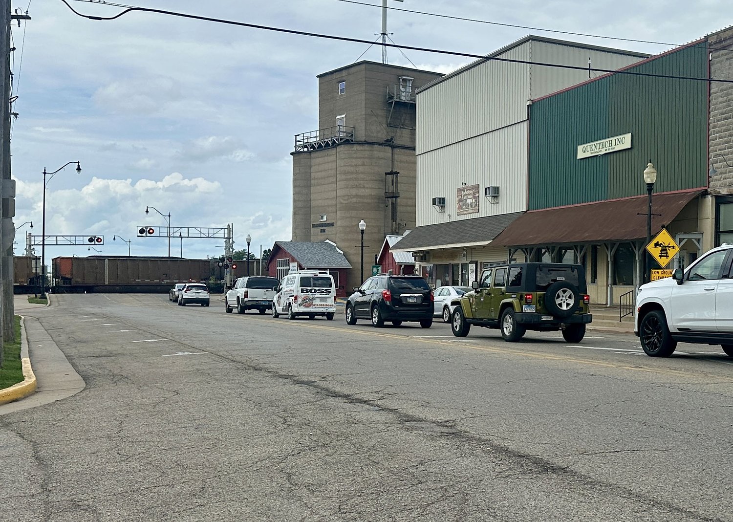 Longer trains lead to delays for first responders in the Illinois Valley