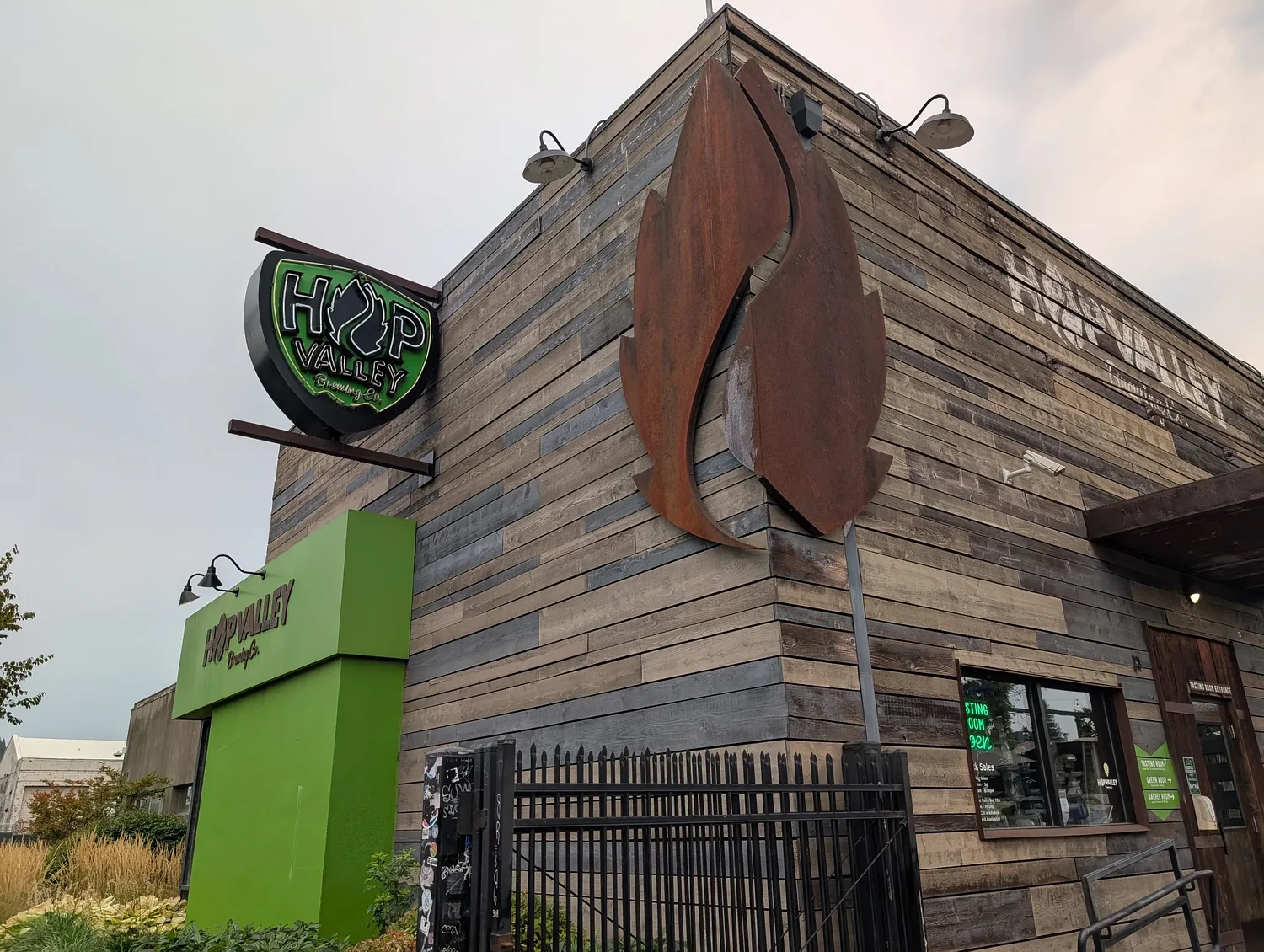Food Scene: Hop Valley to close Eugene pub Sept. 4; a salmon dinner; more 