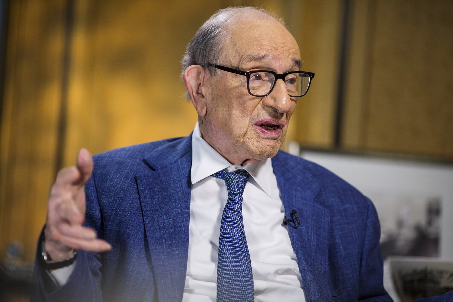 Longtime Federal Reserve Chairman Alan Greenspan dies at 100