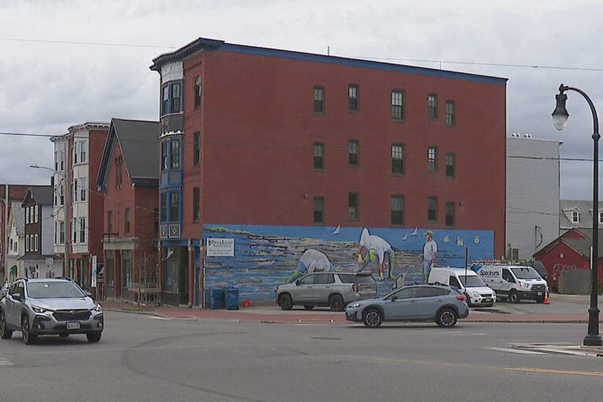 Portland considers 7-story building of tiny apartments