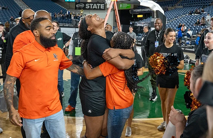 Nduka Leads Eastside Catholic Past Bellevue For Girls 3A State Title