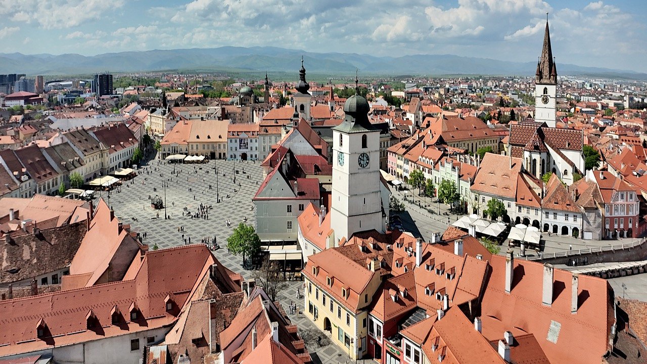 Buget uriaș la Sibiu - 1,68 miliarde de lei în 2026: mai bine de jumătate merg pe investiții, iar câteva sute de milioane sunt alocate pentru străzi, parcări și autobuze