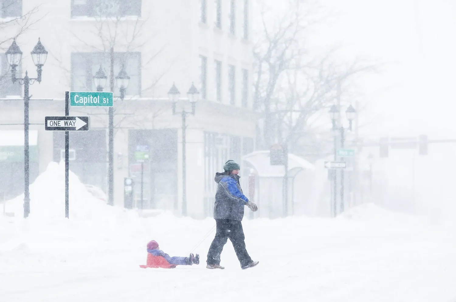 High winds waylay southern, coastal New Hampshire as nor'easter continues