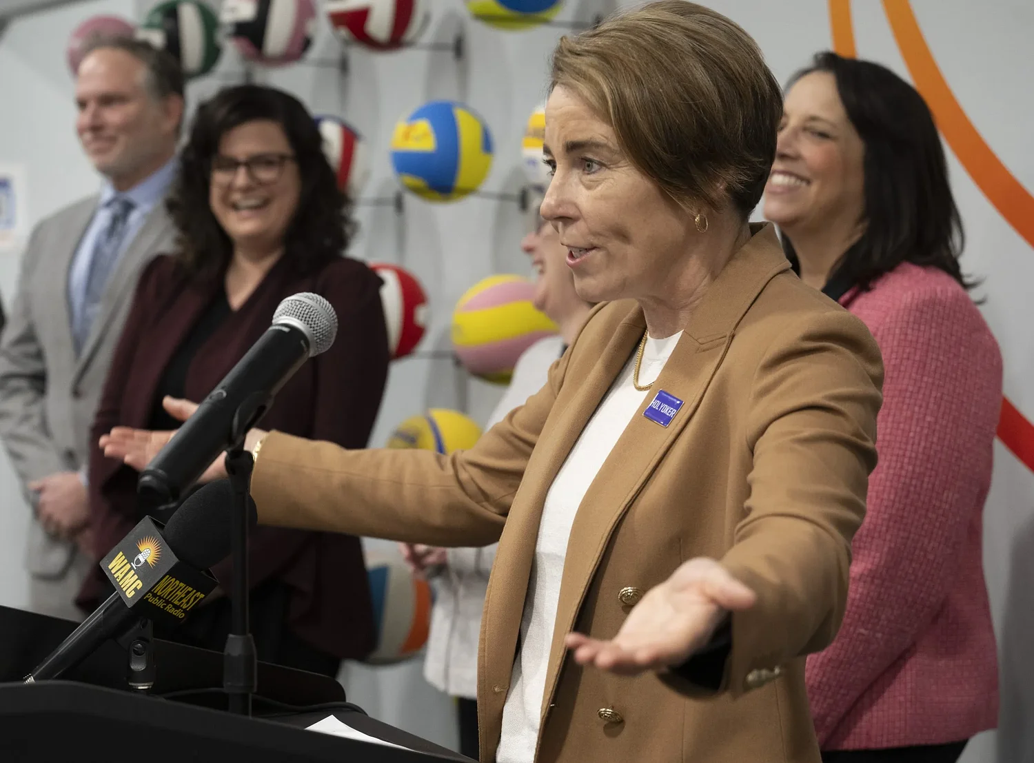 Healey, Driscoll play up teamwork on campaign swing