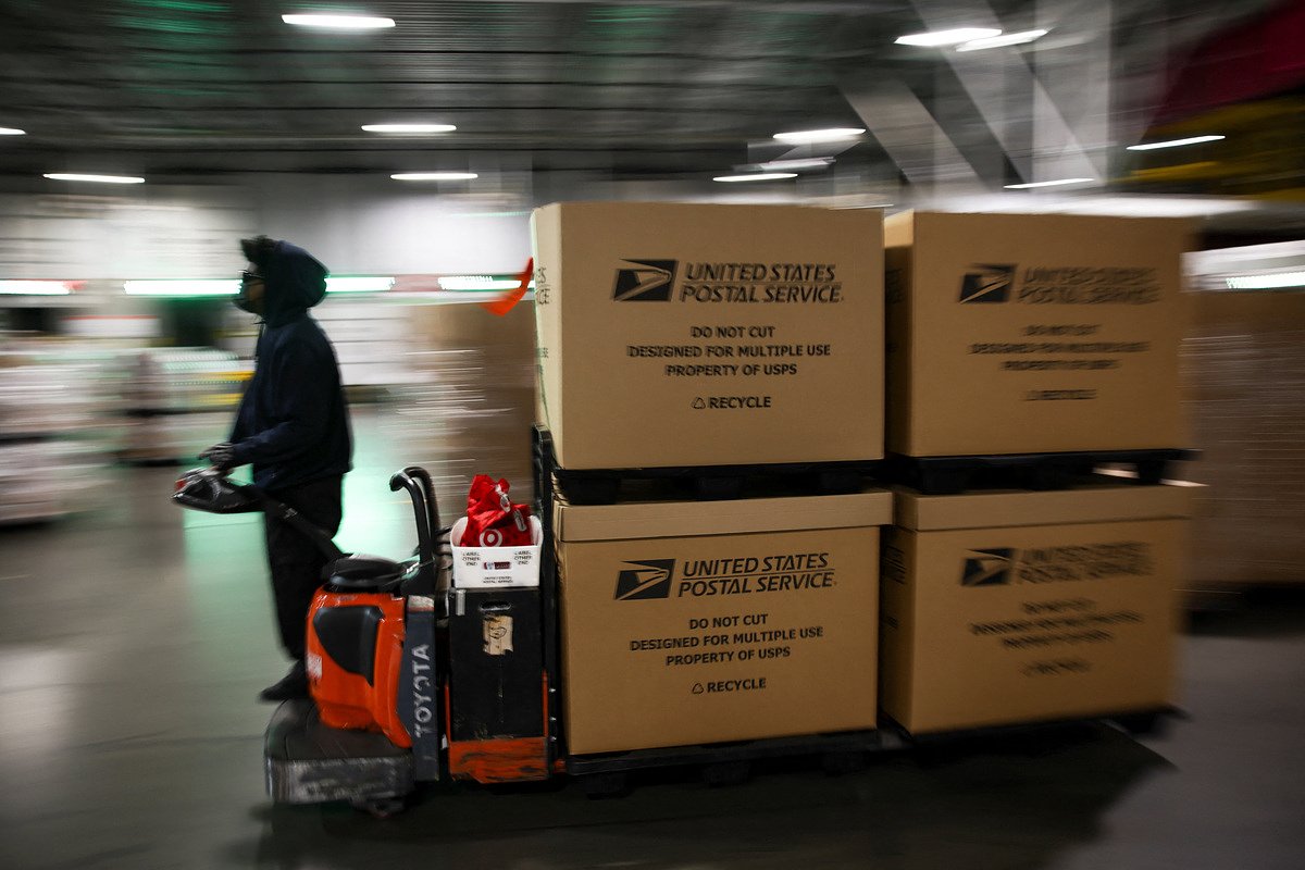 US Postal Service to tell Congress it needs urgent reforms to avoid running out of cash