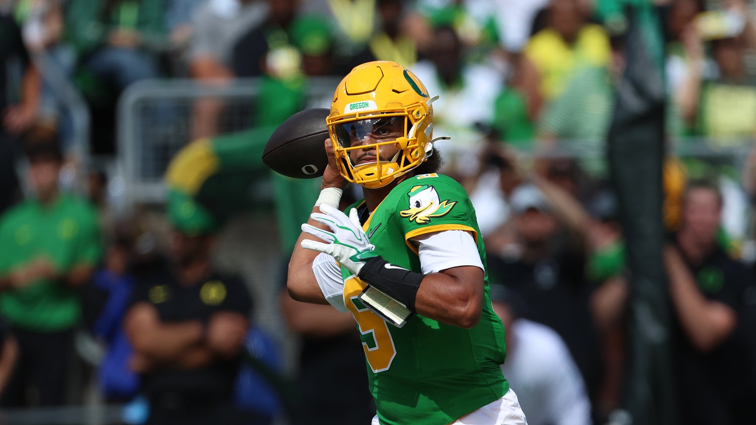 Oregon football to play Illinois without Dante Moore and Evan Stewart