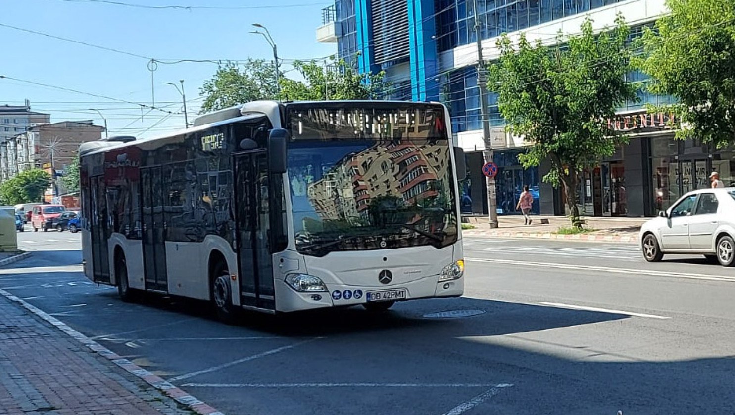 Un oraș din România introduce transportul public gratuit în fiecare vineri: măsura se aplică din septembrie