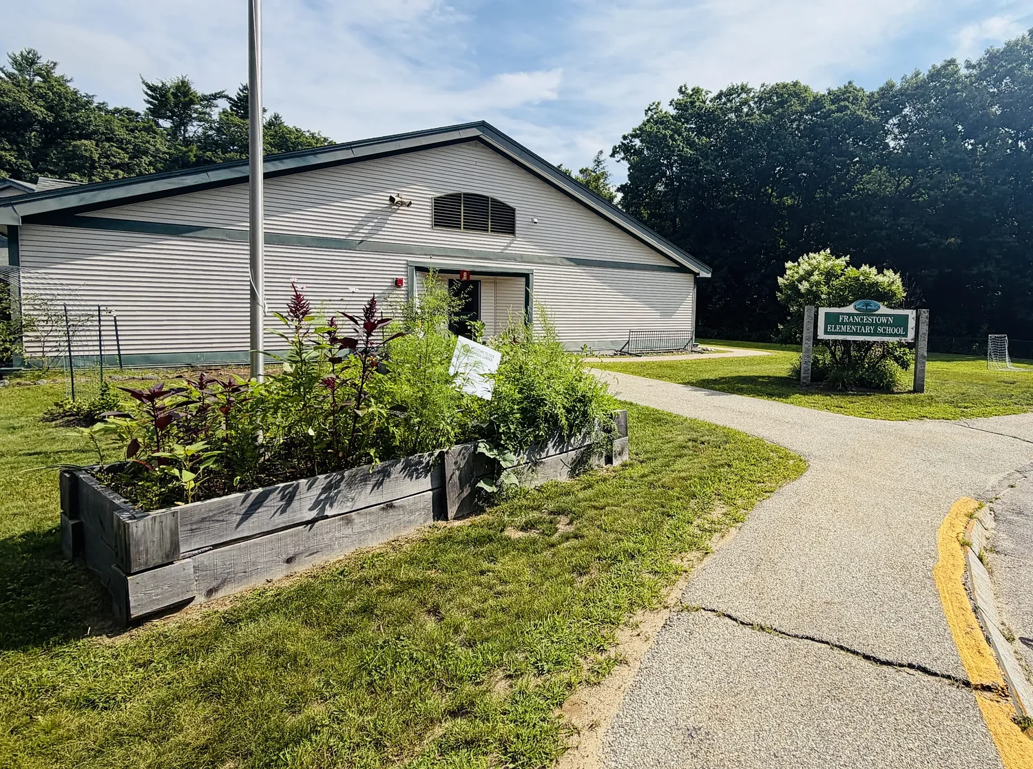 Negotiations underway to finalize sale of Francestown Elementary School to town