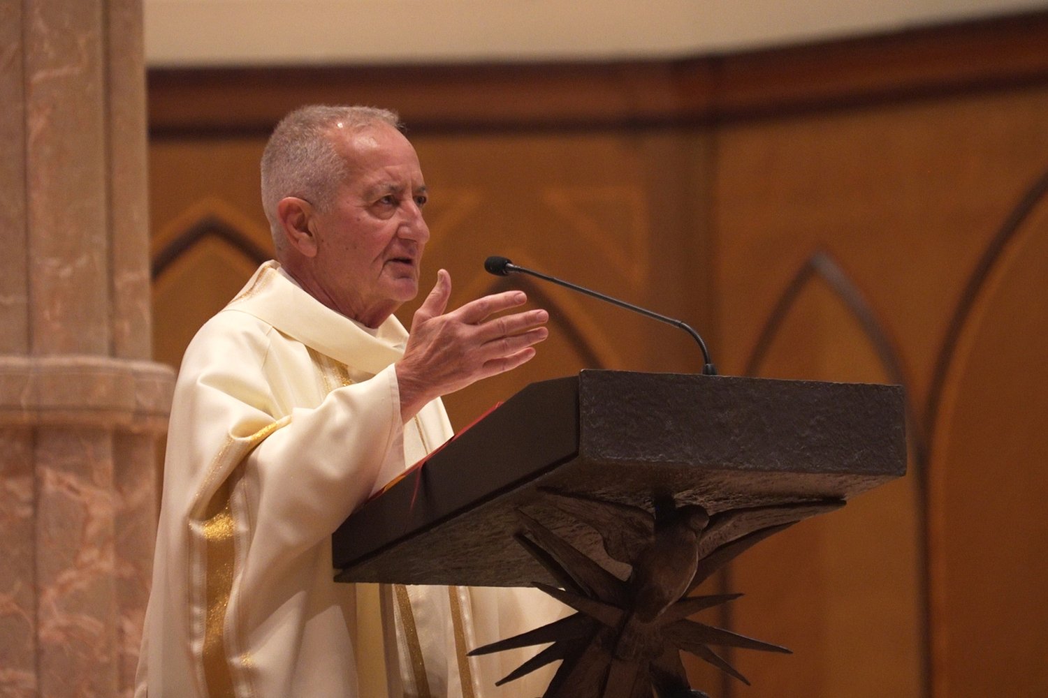 Chicago Catholics rally for prayer in Pope Leo’s hometown after his lung cancer diagnosis