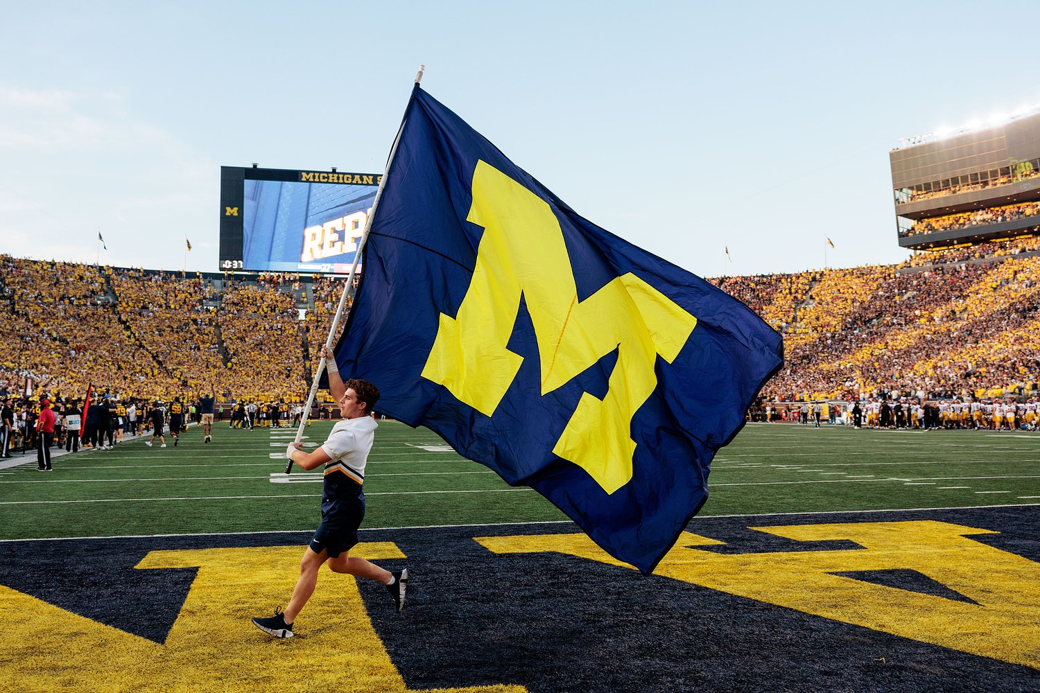 Wolverines, Hoosiers fans challenged to set Recycle Bowl record at Michigan Stadium