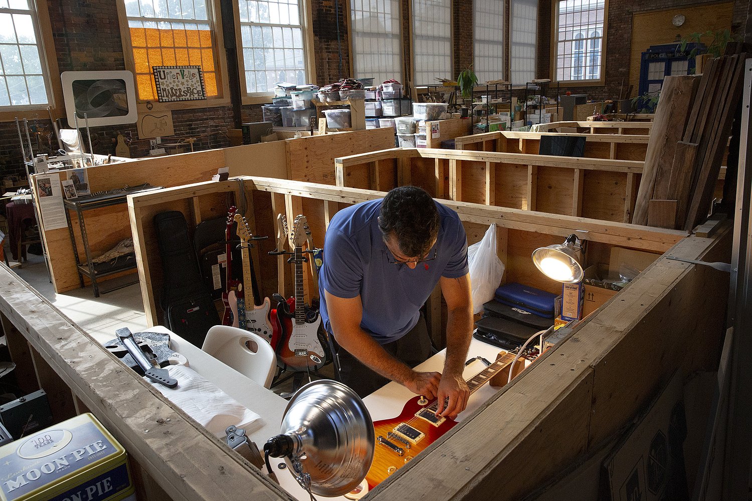 MakerSpace hosts first entrepreneur, building guitars