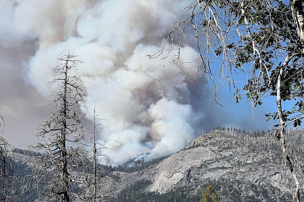 Firefighting helicopter crashes near Yosemite, killing both pilots