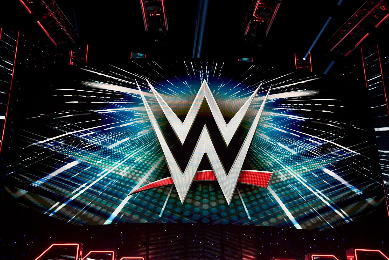 WWE legend, Oregon native suffers broken neck in fall at gym