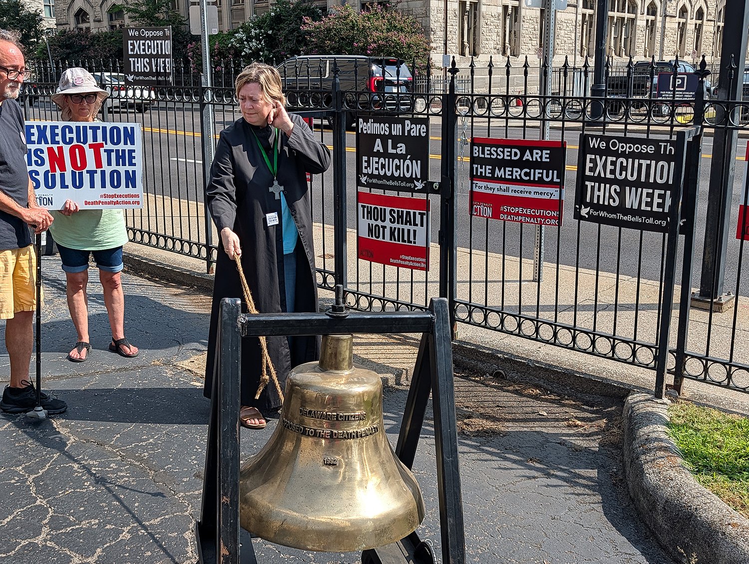 With three prisoners scheduled for execution, southern churches toll their bells