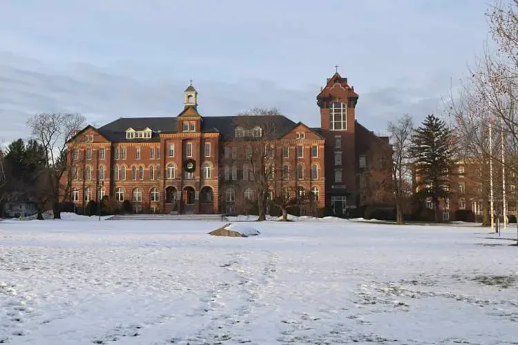 Saint Anselm extends free tuition program to students from Maine and Vermont