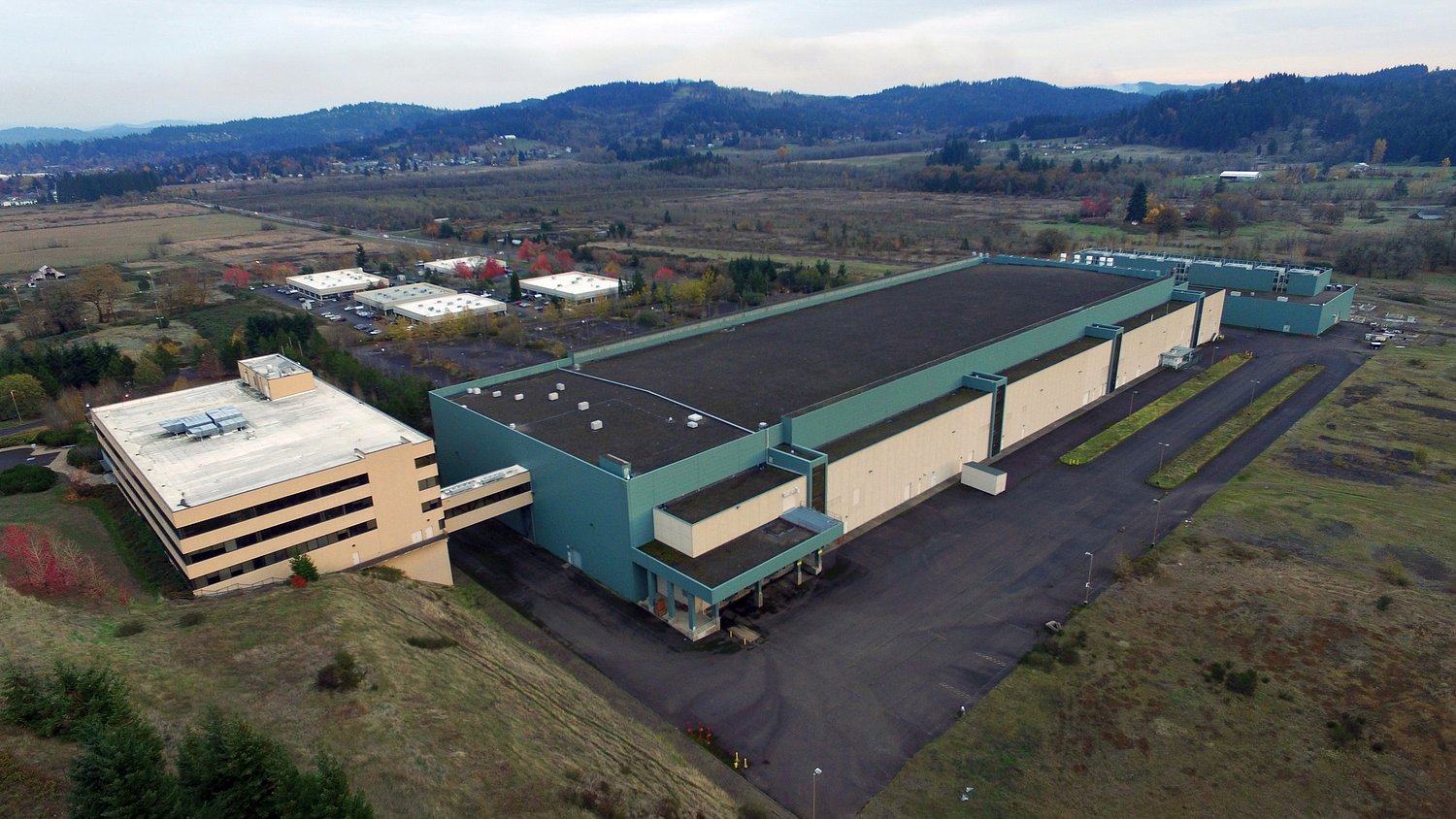 Former Oregon semiconductor factory is back on the market