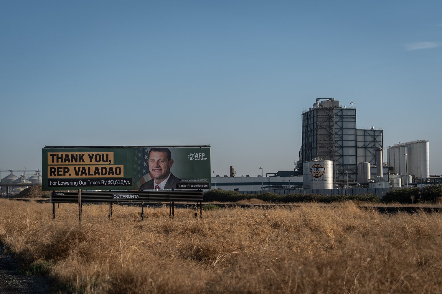 Pre-Election ICE Surge in California Could Backfire on Republicans