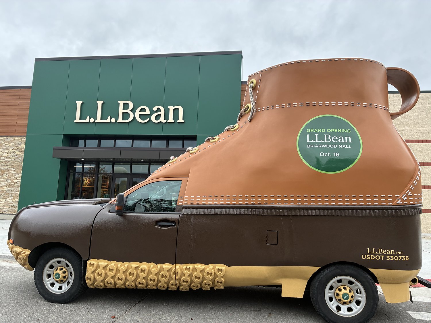 L.L.Bean opens Ann Arbor mall storefront