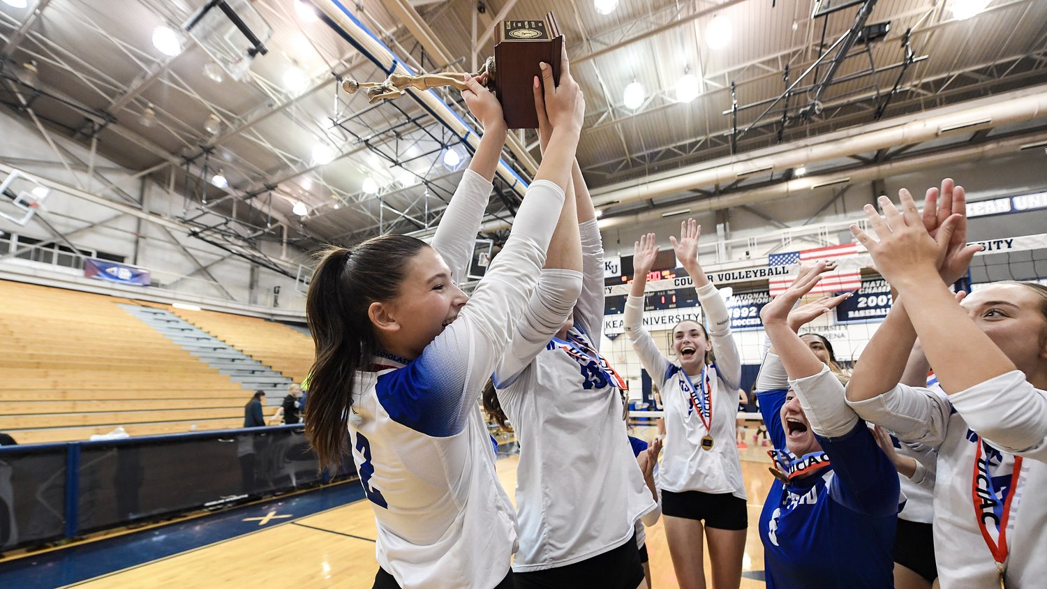 No. 4 Westfield girls volleyball holds off No. 16 Union Catholic for Union County title